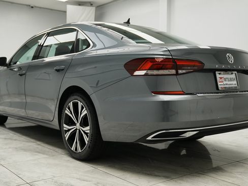 Used 2022 Volkswagen Passat 2.0T SE image 5