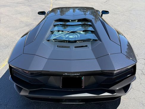 Used 2018 Lamborghini Aventador S AWD/4WD image 4