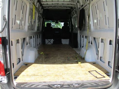 Used 2024 Mercedes-Benz Sprinter 2500 image 2
