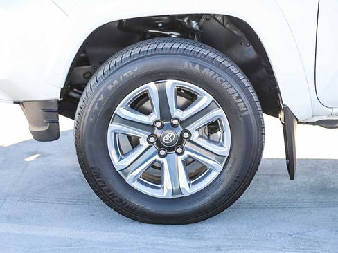 Used 2017 Toyota Tacoma Limited image 10