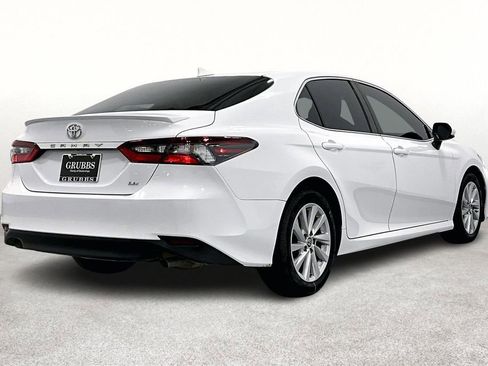 Used 2022 Toyota Camry LE image 2