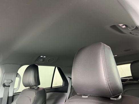 Used 2023 Ford Explorer XLT w/ Equipment Group 202A image 5