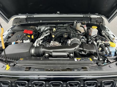 Used 2024 Jeep Gladiator Sport AWD/4WD image 25
