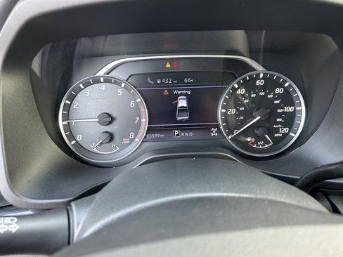 Used 2023 Nissan Titan SV image 19