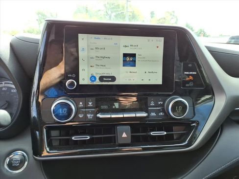 Used 2023 Toyota Highlander LE image 24