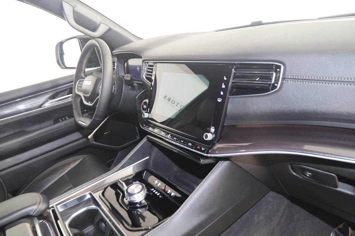 Used 2024 Jeep Wagoneer 4WD image 37
