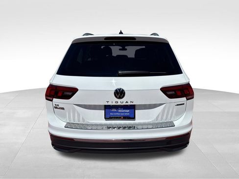Used 2024 Volkswagen Tiguan SE w/ Panoramic Sunroof Package AWD/4WD image 8