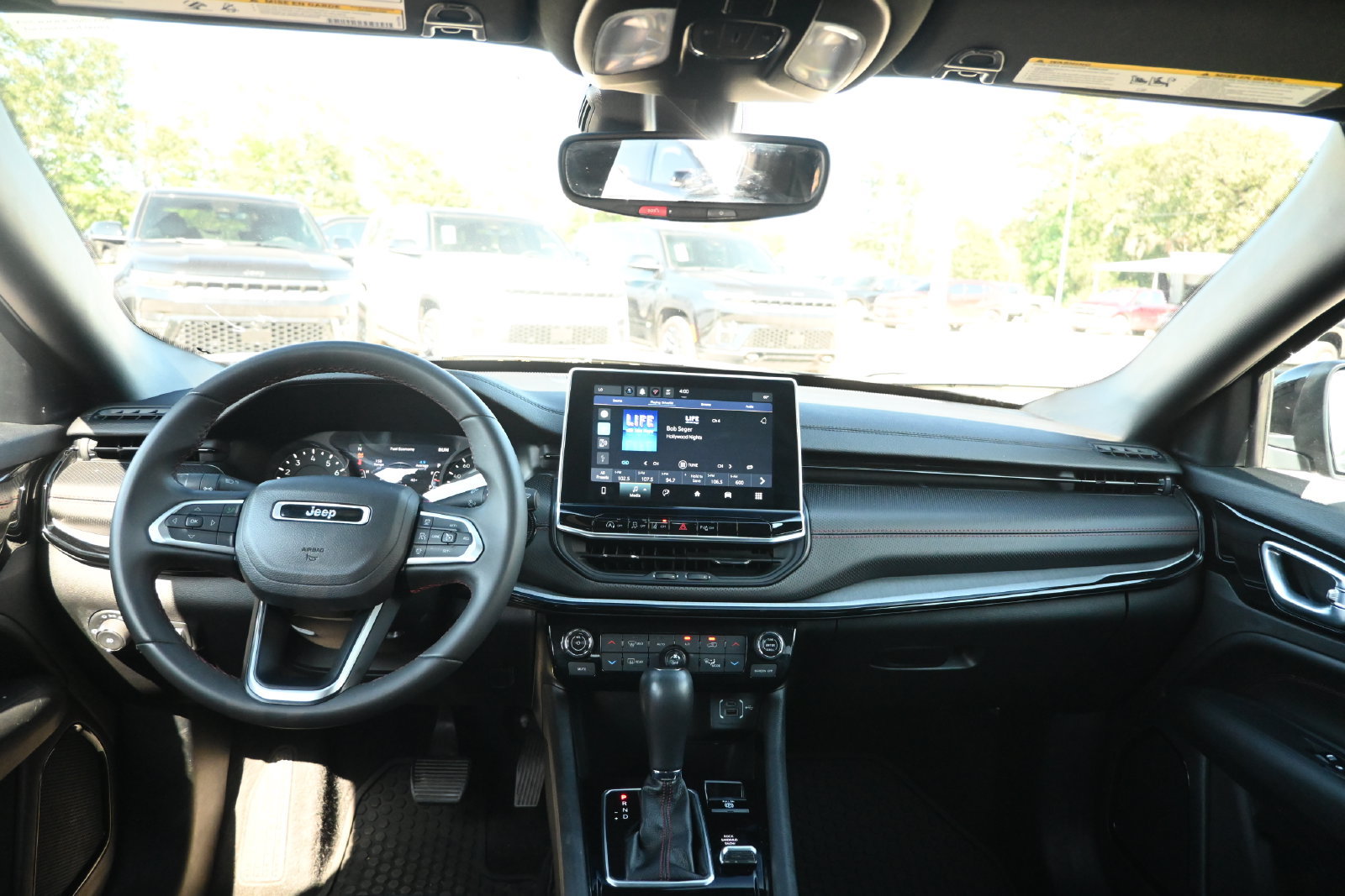 Used 2025 Jeep Compass Trailhawk AWD/4WD image 24
