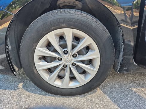 Used 2017 Toyota Camry LE FWD image 28