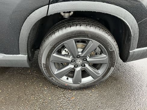 Used 2025 Honda Pilot Sport image 25