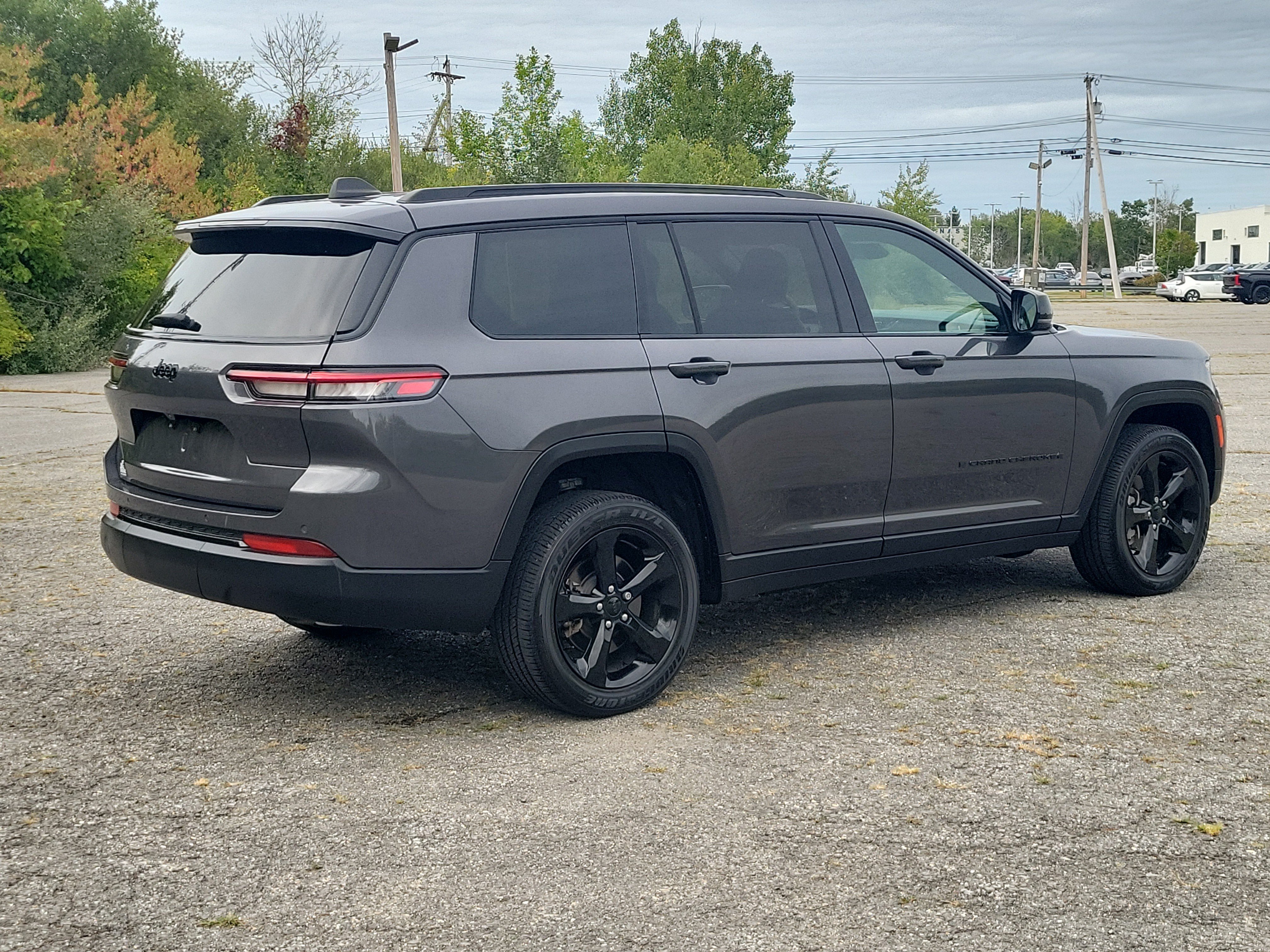 Used 2024 Jeep Grand Cherokee L Laredo RWD image 5