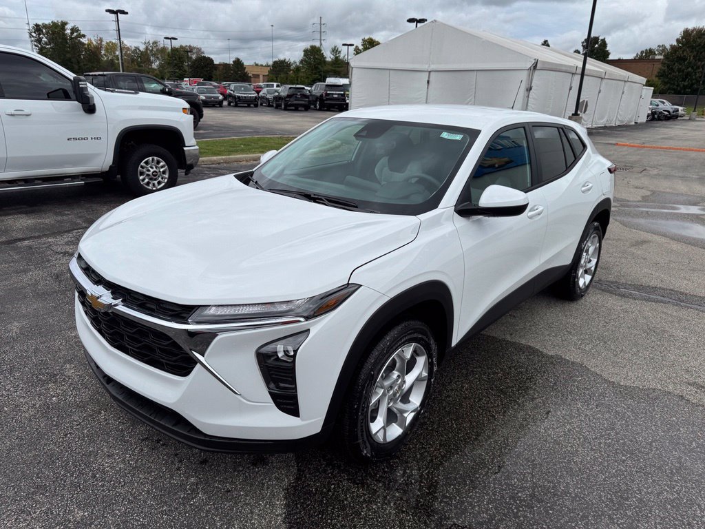 New 2026 Chevrolet Trax LS w/ LS Convenience Package FWD image 3