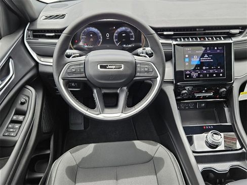 New 2025 Jeep Grand Cherokee Laredo X w/ Luxury Tech Group I image 12