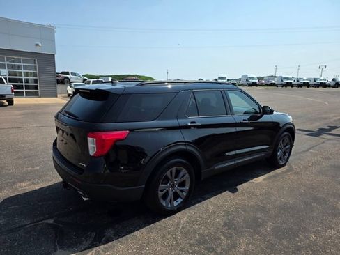 Used 2022 Ford Explorer XLT w/ Equipment Group 202A AWD/4WD image 6