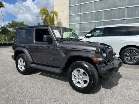 Used 2022 Jeep Wrangler Sport AWD/4WD image 7
