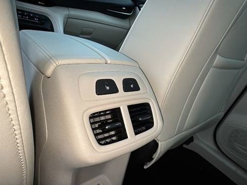 Used 2023 Buick Envision Avenir image 20