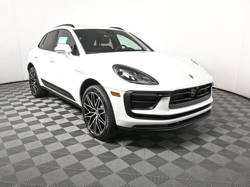 Certified 2026 Porsche Macan image 28