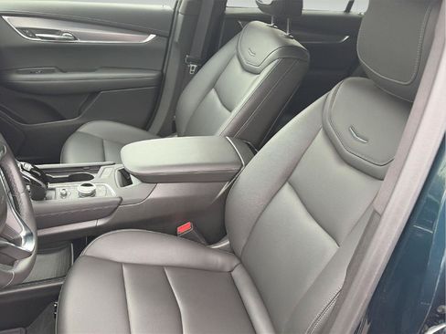 Used 2025 Cadillac XT6 Luxury AWD/4WD image 11