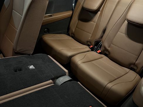 New 2026 Mercedes-Benz GLS 450 4MATIC image 14