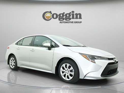 Used 2026 Toyota Corolla LE FWD image 26
