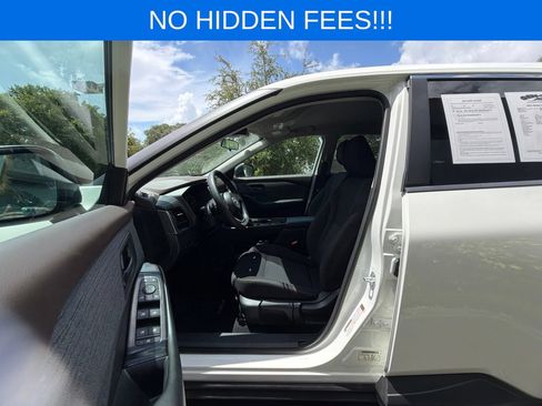 Used 2023 Nissan Rogue S FWD image 12