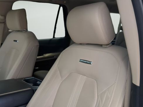Used 2023 Ford Expedition Max Platinum AWD/4WD image 9