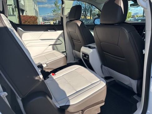 Used 2026 GMC Acadia Denali w/ Super Cruise Package image 35