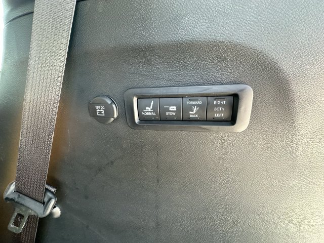 Used 2024 Chrysler Pacifica Pinnacle AWD/4WD image 51