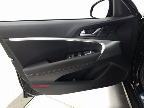 Used 2026 Genesis G70 2.5T image 10