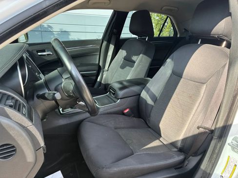 Used 2021 Chrysler 300 Touring RWD image 10