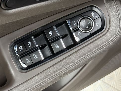 Used 2020 Porsche Macan AWD/4WD image 15