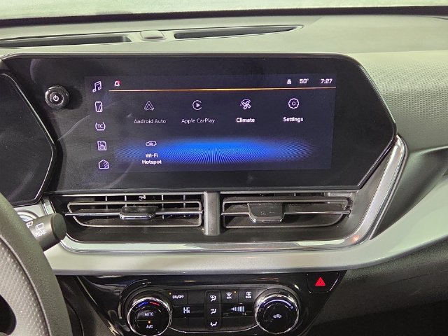Used 2025 Chevrolet Trax LT FWD image 18