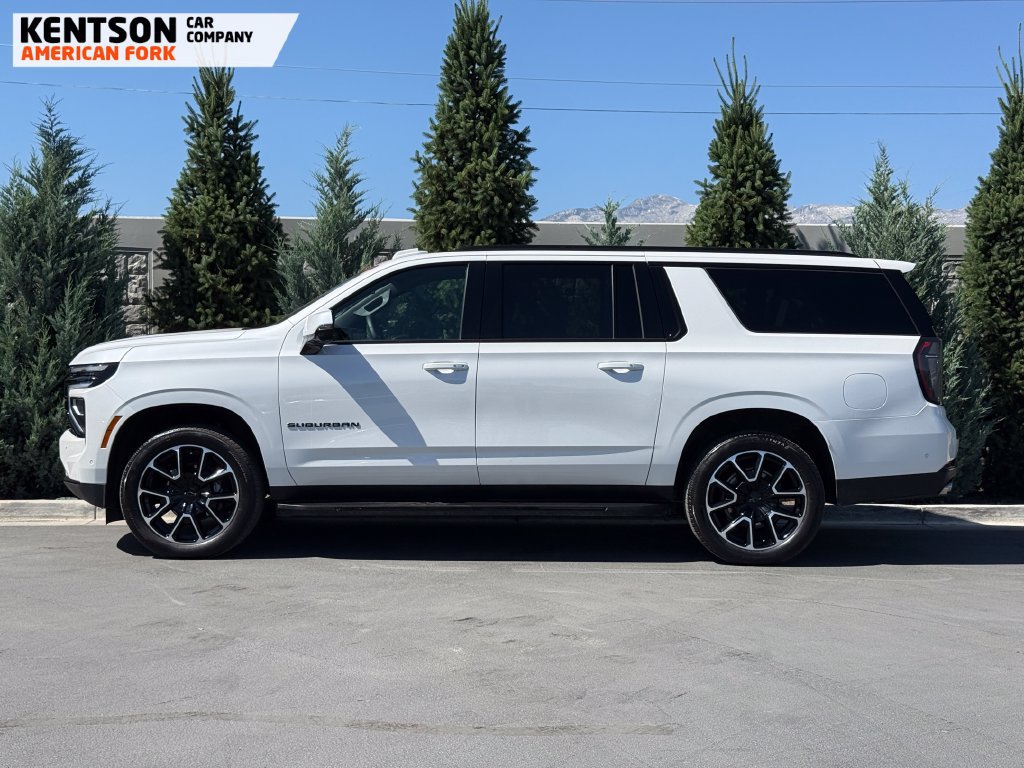 Used 2025 Chevrolet Suburban RST w/ RST Capability Package AWD/4WD image 4