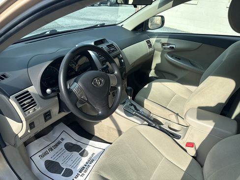 Used 2013 Toyota Corolla LE FWD image 19