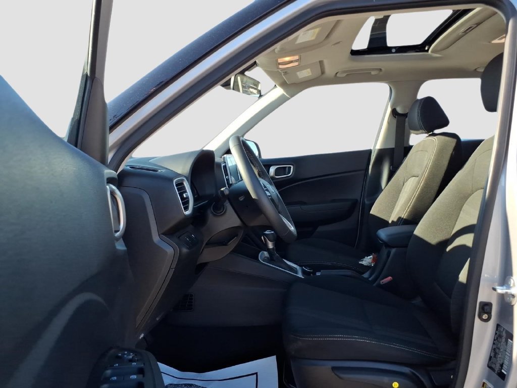 Used 2025 Hyundai Venue SEL FWD image 20