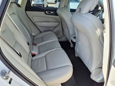 Certified 2024 Volvo XC60 B5 Plus w/ Protection Package Premier image 15