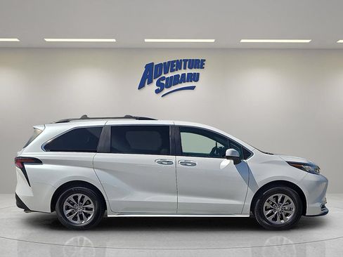 Used 2023 Toyota Sienna XLE FWD image 7