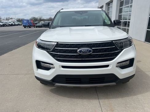 Used 2024 Ford Explorer XLT w/ Equipment Group 202A image 4