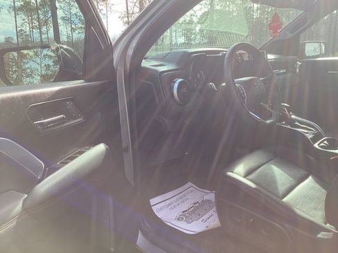 Used 2023 Chevrolet Colorado Z71 w/ Z71 Convenience Package 2 image 9