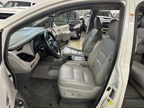 Used 2015 Toyota Sienna XLE AWD/4WD image 13