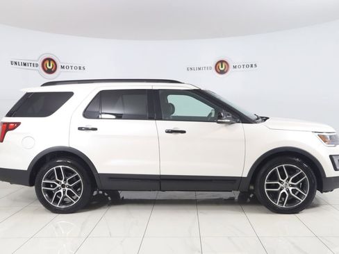 Used 2017 Ford Explorer Sport w/ Equipment Group 401A AWD/4WD image 2