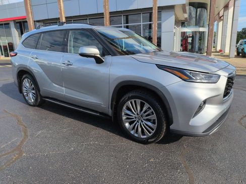 Used 2023 Toyota Highlander Platinum AWD/4WD image 7