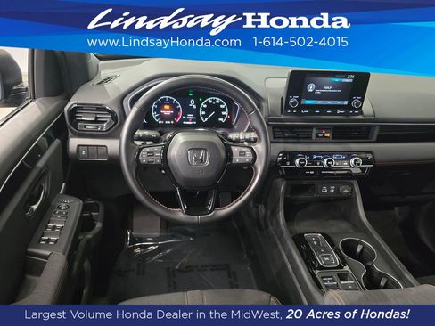 Used 2025 Honda Pilot Sport image 13