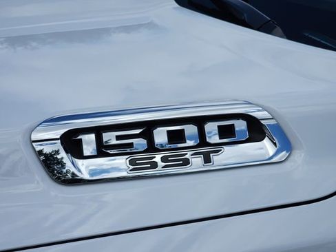 Certified 2025 RAM 1500 Laramie AWD/4WD image 12