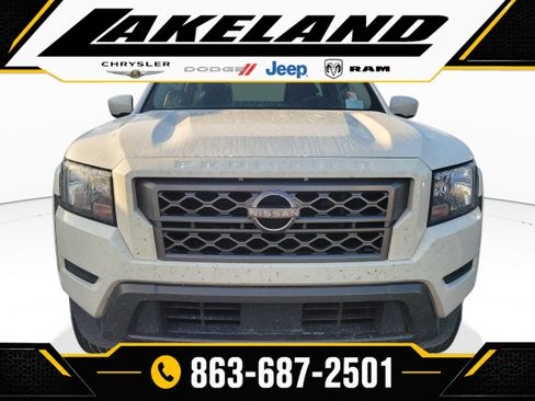 Used 2022 Nissan Frontier SV RWD image 2