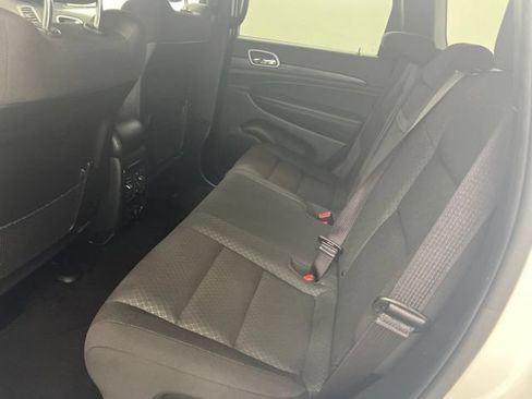 Used 2021 Jeep Grand Cherokee Laredo w/ Security & Convenience Group AWD/4WD image 11