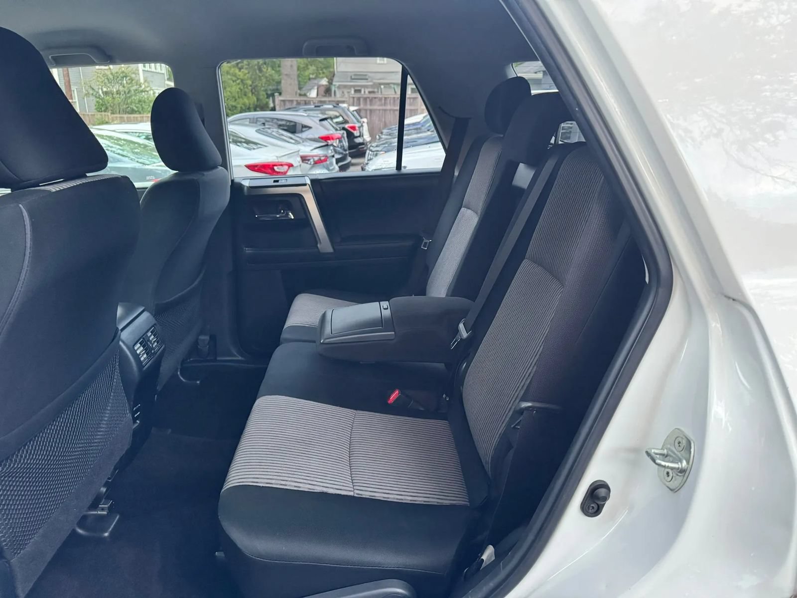 Used 2018 Toyota 4Runner SR5 AWD/4WD image 8