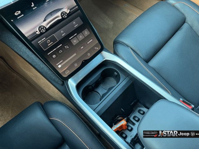 Used 2025 Lucid Air Touring AWD/4WD image 22