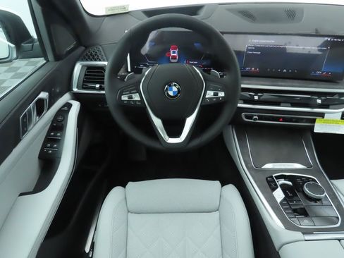 Used 2026 BMW X5 sDrive40i RWD image 11