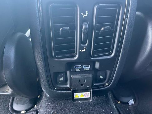 Used 2019 Dodge Durango R/T w/ Technology Group AWD/4WD image 10